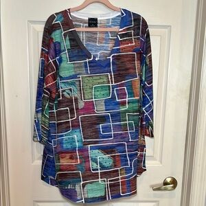 2X Graphic Tunic with 3/4 Sleeves